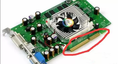 显卡风扇转但是显示器不亮怎么回事?