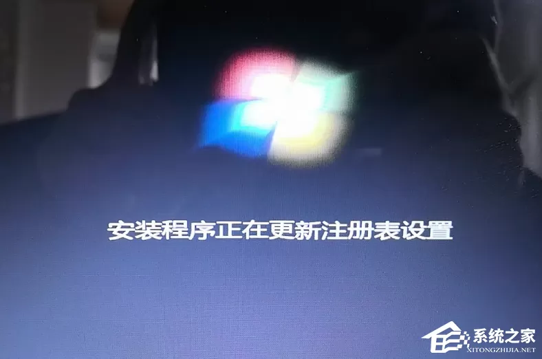 重装 Win7 卡在四叶草启动界面的原因